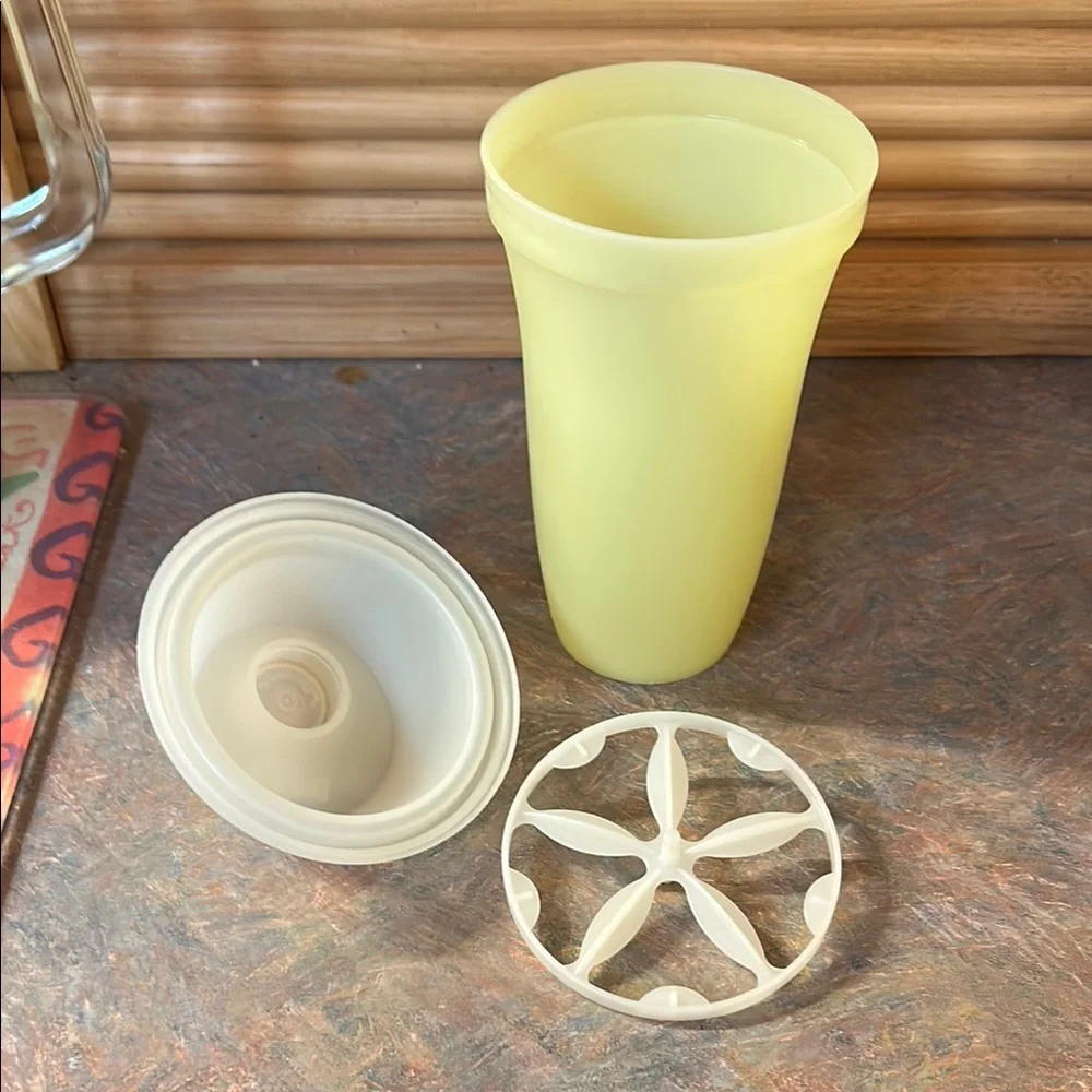 Tupperware Lemon Yellow Container Collection - Picture 7 of 9